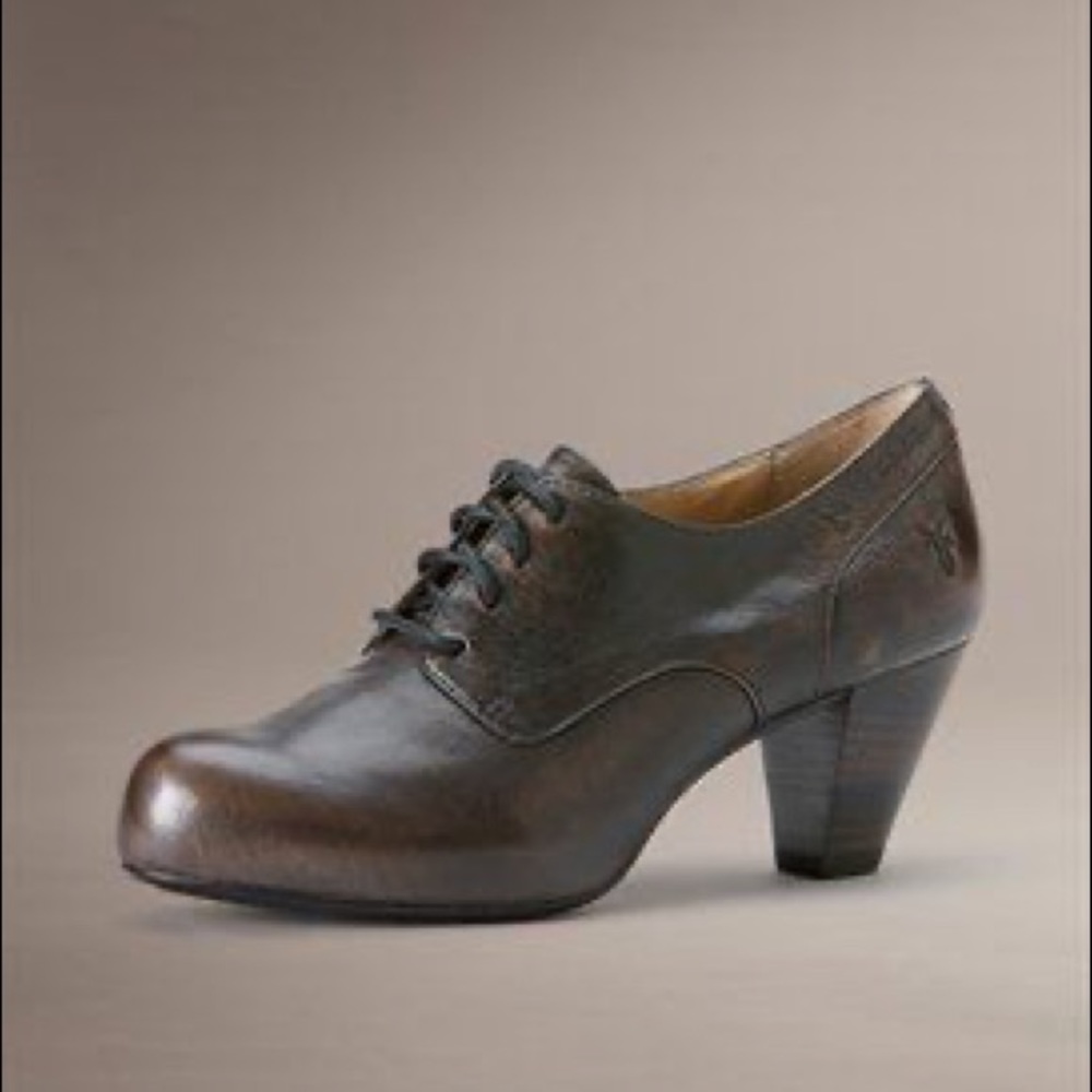 FRYE Women's Lois Oxford